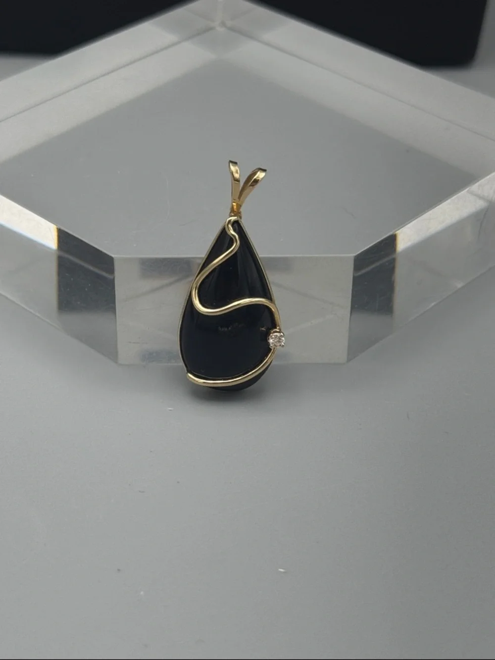 14k Gold Teardrop Pendant with Diamond/Moissanite - Picture 1 of 5